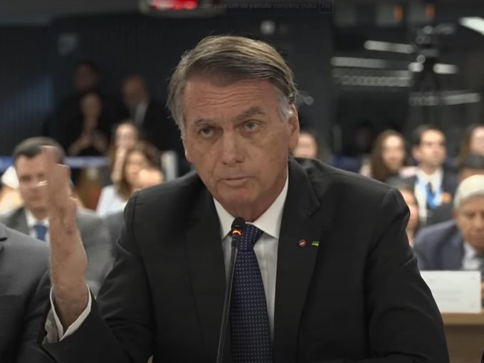 Por riesgo de fuga: La Suprema de Brasil ordena vigilar la casa de Bolsonaro