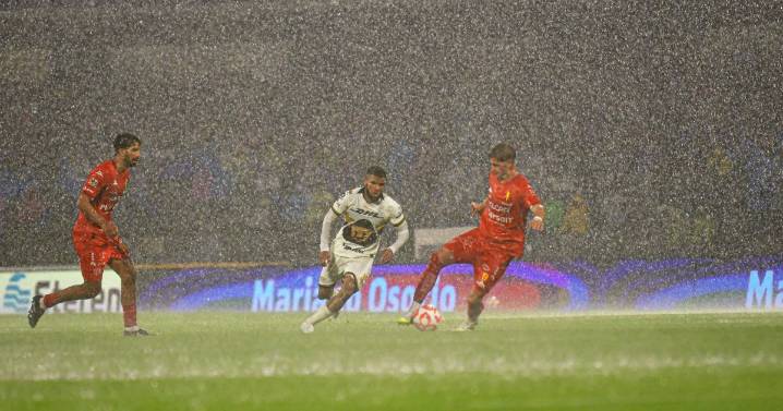 Así quedó la cancha de CU tras las fuertes lluvias en CDMX