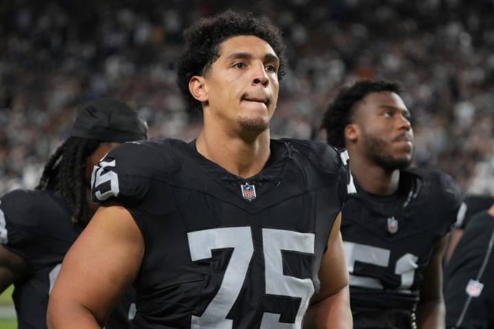 Steelers add pro bowl tackle Andrus Peat
