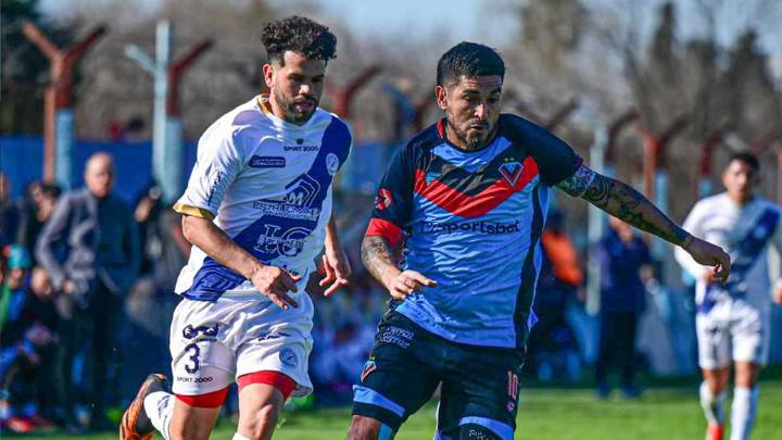Con uno menos, Brown de Adrogué le ganó a Merlo