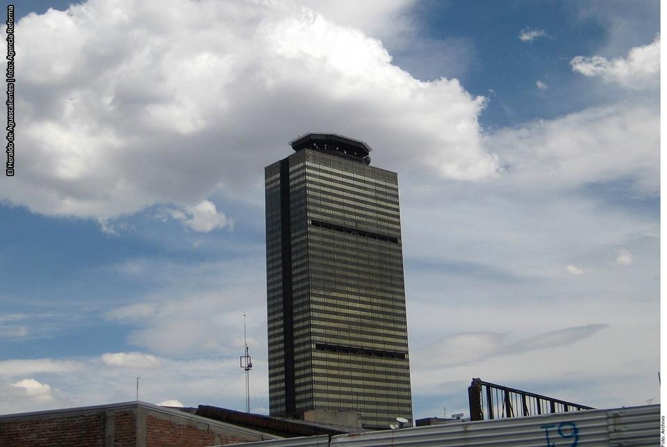 Van contra pensiones ‘exorbitantes’ en Pemex y extinta LyFC