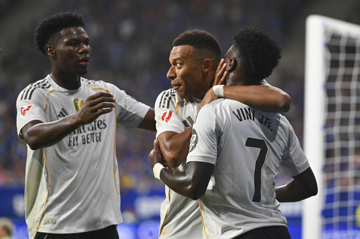 Mbappé anota dos goles y el Real Madrid gana 3-0 en Oviedo para mantener inicio perfecto en La Liga