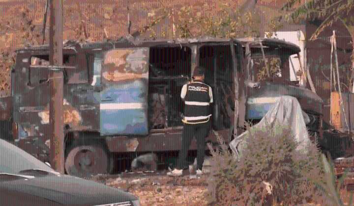 Encuentran un cuerpo calcinado en un furgón tras un incendio en Canarias: una mujer acaba detenida