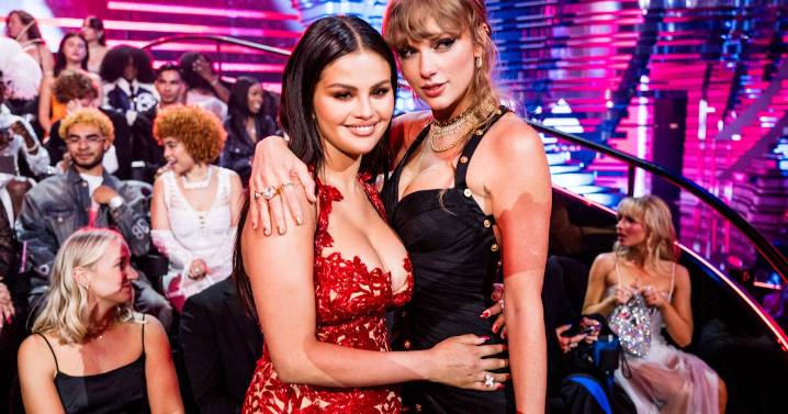 10 Years Ago, Taylor Swift & Selena Gomez Twinned In “No
