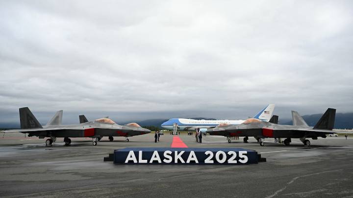 Alaska, lugar del encuentro entre Trump  y Putin: su historia y la razón por la cual los vuelos pasan por allí para “cortar camino”