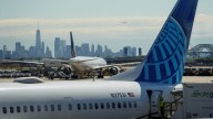 United Airlines resumes flights after resolving tech…