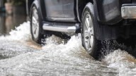 Las fuertes lluvias en el norte de Mallorca dejan calles inundadas en el puerto de Alcúdia