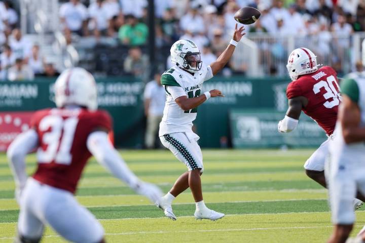 Deadspin | Hawaii rides wave of momentum into Arizona visit