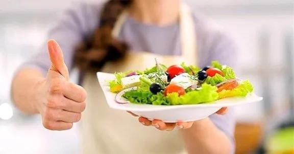 Hábitos de consumo: los argentinos comen menos y peor