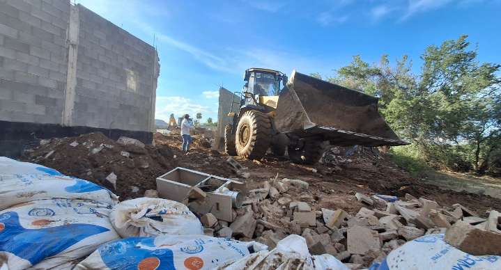 Derriban barda que provocó inundación en Villas de San Lorenzo al norte de Hermosillo; no contaba con permisos