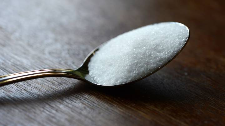 Un gastroenterólogo revela qué cambia en el cuerpo al dejar el azúcar: dos semanas son suficientes