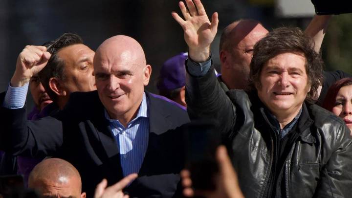 Atacaron a la comitiva presidencial en Lomas de Zamora: evacuaron a Milei y Espert se fue en moto