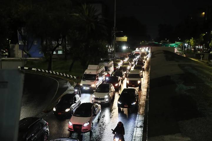 Fuertes lluvias afectan al aeropuerto de Ciudad de México