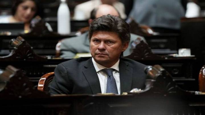 Lisandro Almirón fue increpado a casi un día de los comicios en Corrientes: «Cara rota»