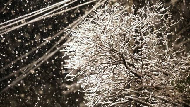 Sistema frontal trae lluvia, nieve y suspensiones de clases a la Región Metropolitana