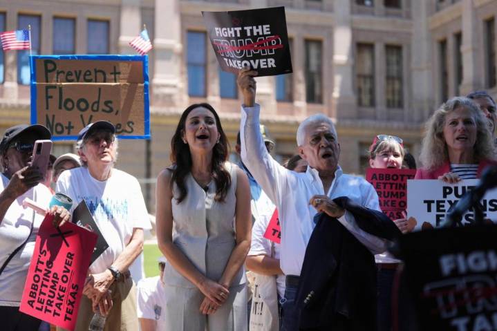 Texas sues in Northern California to force Democratic lawmakers home