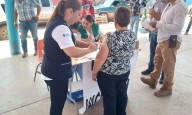 Vacunan contra el sarampión a habitantes de cinco municipios de la Sierra Tarahumara