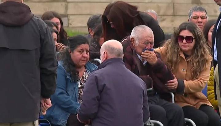 Ministro Elizalde asiste a funeral de Paulo Marín Tapia, primer minero encontrado fallecido en El Teniente