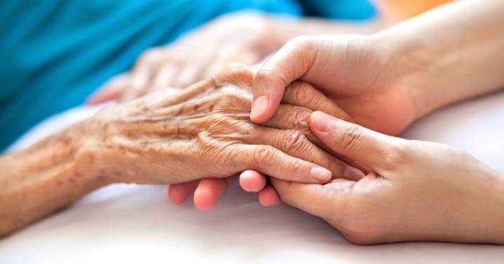 Nurse says dying people rarely do one thing on deathbed