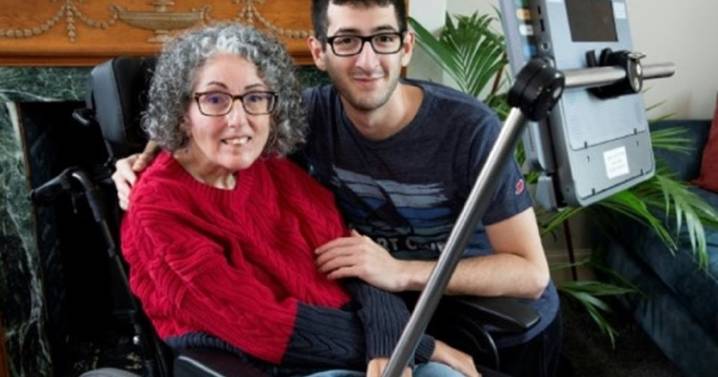 Pese a una enfermedad neurodegenerativa, recuperó la voz gracias a la inteligencia artificial