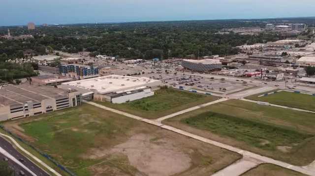 Developers give update on Crossroads construction
