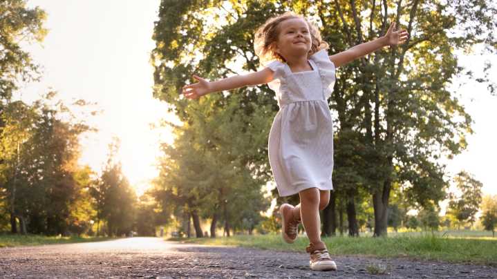 Qué tipo de elogios potencian el aprendizaje y cuáles lo sabotean, según investigaciones en desarrollo infantil