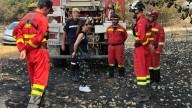 Margarita Robles visita un pueblo de Zamora que se salvó de las llamas y agradece a la UME su labor: "Se juegan la vida"