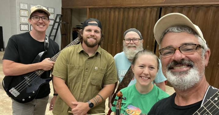 Starting big: Bare Necessities debuts before Poppe crowd