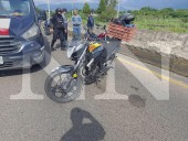 MOTOCICLISTA ACOMPAÑADO DE UNA MENOR CHOCÓ CONTRA CAMIONETA