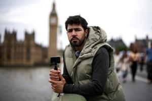 ‘Pickypockets!’ vigilante pairs with social media on London streets