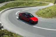 El Tesla Model Y Performance sorprende: es menos potente que su versión anterior pero es más rápido y mucho más refinado