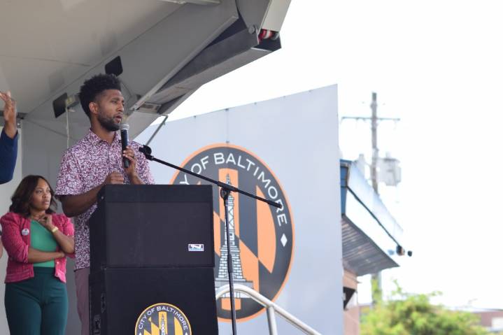 Mayor Brandon Scott reveals naloxone campaign