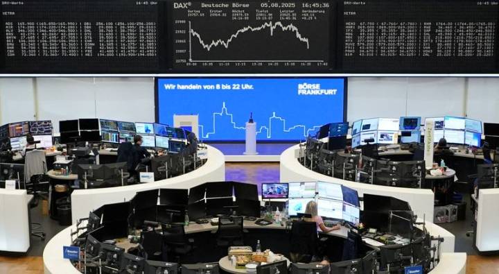 European shares rise as investors buy dips, shrug off US tariff threats