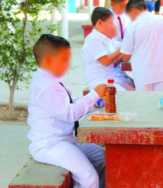 Se dispararon las denuncias por venta escolar de comida chatarra