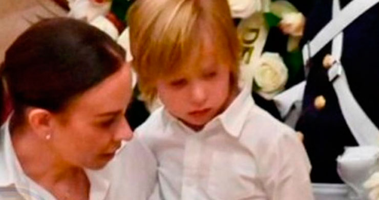 Se repite la historia, hoy le tocó al niño Alejandro despedir a su papito Miguel Uribe