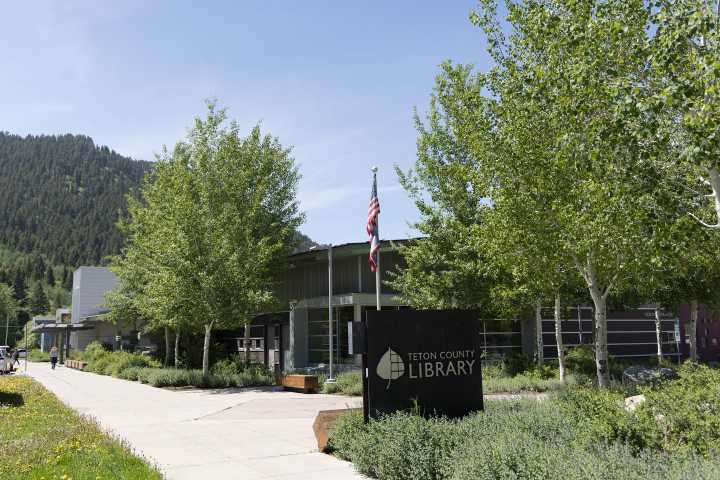 Library foam party celebrates youth summer reading