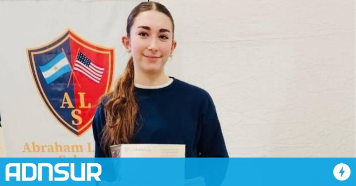 Juana Romero Moreno, la joven comodorense que fue reconocida como Top in the World en inglés
