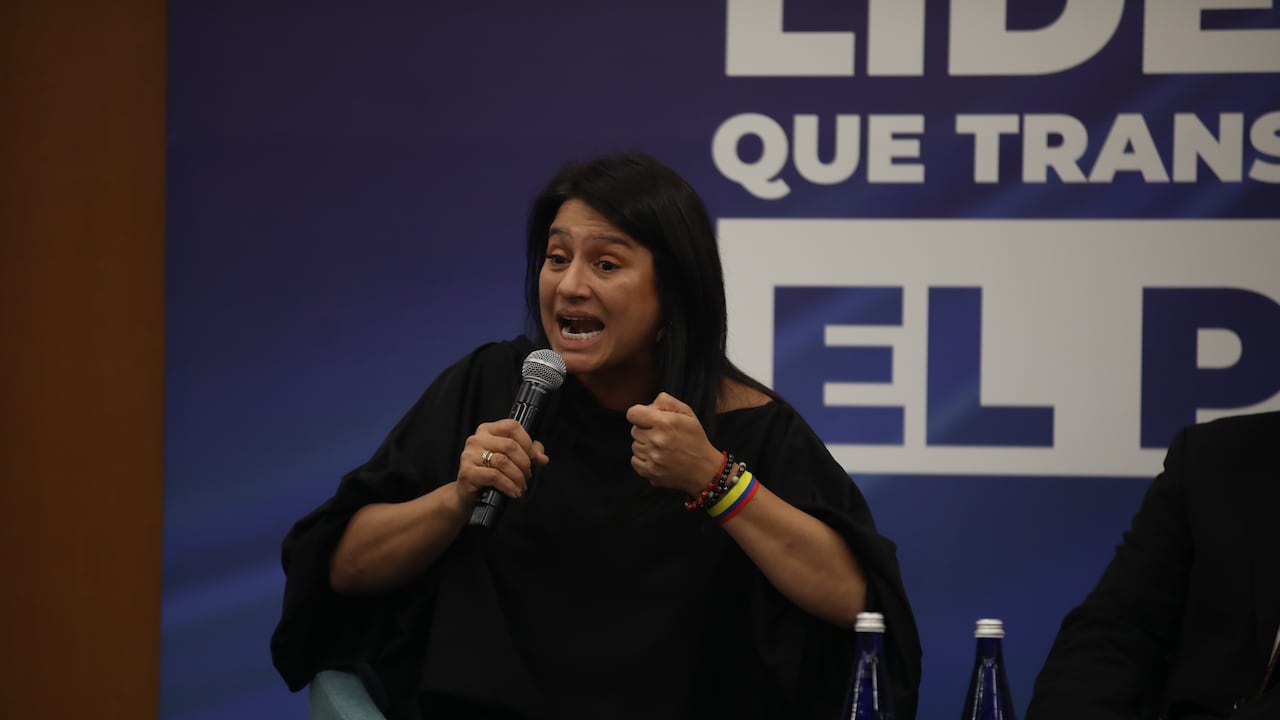 Paola Holguín reacciona a posible llegada de nuevo precandidato a la contienda