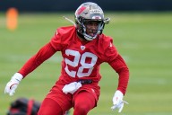¿Pueden los Chargers apostar por Shilo Sanders después de que fue borrado por Tampa Bay?