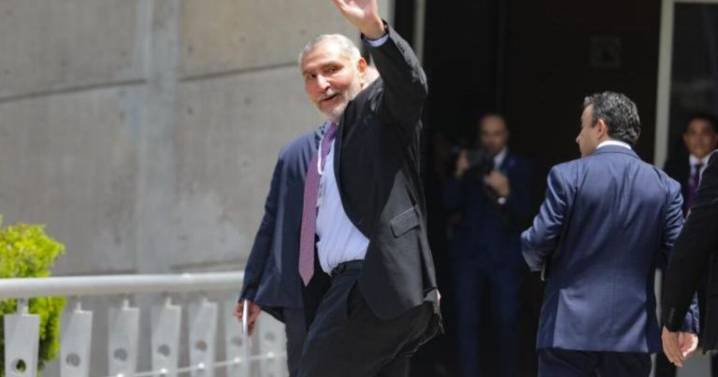 ¿Se queda? Revelan futuro de Adán Augusto como coordinador de Morena en el Senado