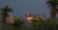 Lanzamiento de SpaceX despliega 8 satélites simulados y cae en el océano Índico