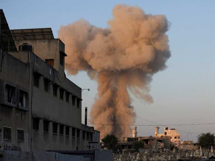 Israel lanzó un doble ataque sobre un hospital de la Franja de Gaza: reportan muertos