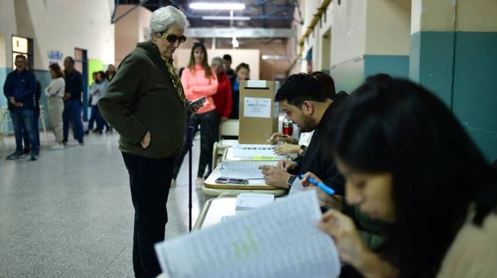 Elecciones 2025 en Buenos Aires: qué pasa si me eligieron como autoridad de mesa y no puedo ir