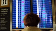 Protesta de controladores aéreos afecta a decenas de vuelos y a unas 8.000 personas en Argentina