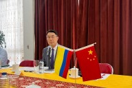 “No le incumbe hacer comentarios de la relación de Colombia con terceros”: Zhu Jingyang a McNamara
