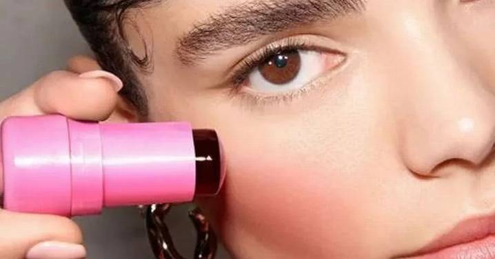 Superdrug's new Rimmel makeup that gives 'impressive look that lasts for hours' now on offer