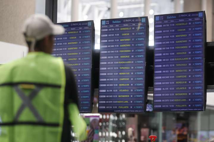 El aeropuerto de Ciudad de México vuelve a cancelar operaciones tras lluvias en la noche