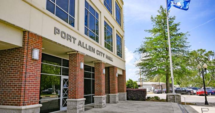 $250,000 bond set for ex-mayor of Port Allen