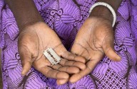 Una bebé muere desangrada por una mutilación genital en Gambia