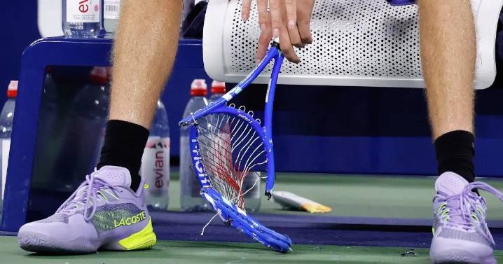 Daniil Medvedev se fue de Nueva York multado por destrozar su raqueta